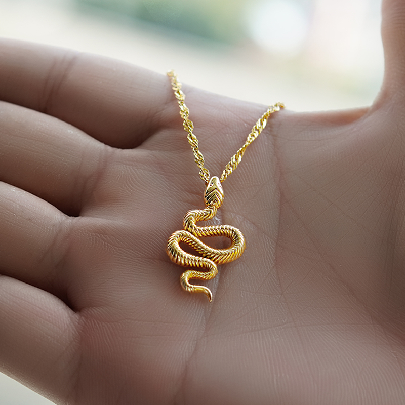 Collier pendentif serpent doré