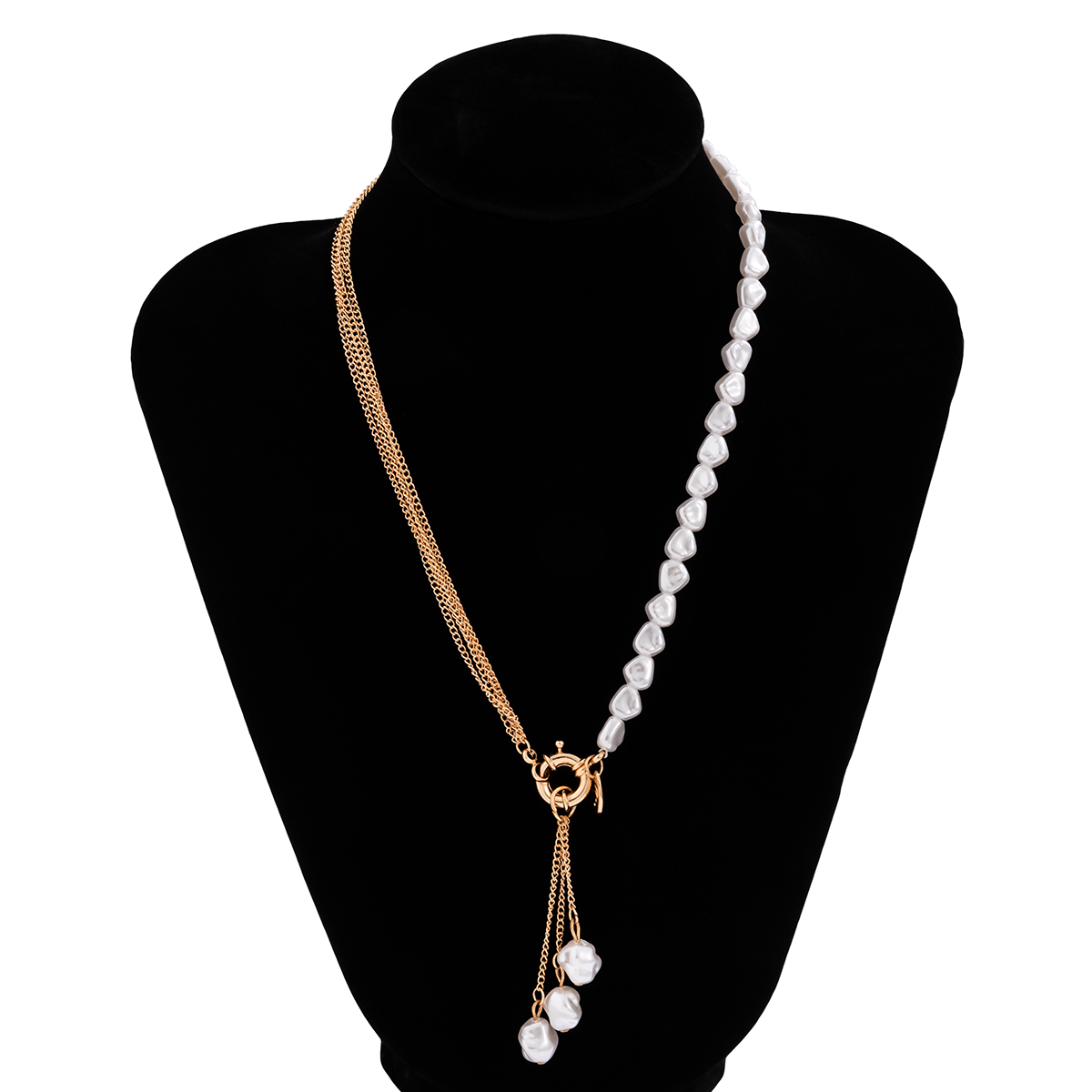 Collier doré avec pendentif en perles blanches irrégulières