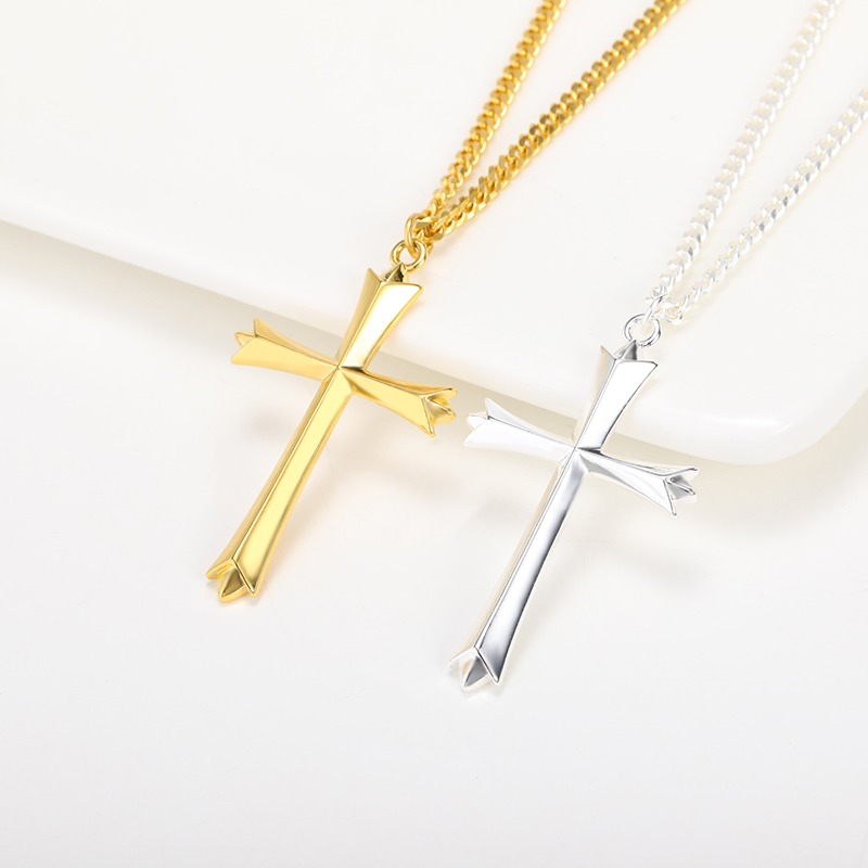 Collier croix gothique dorée ou argentée
