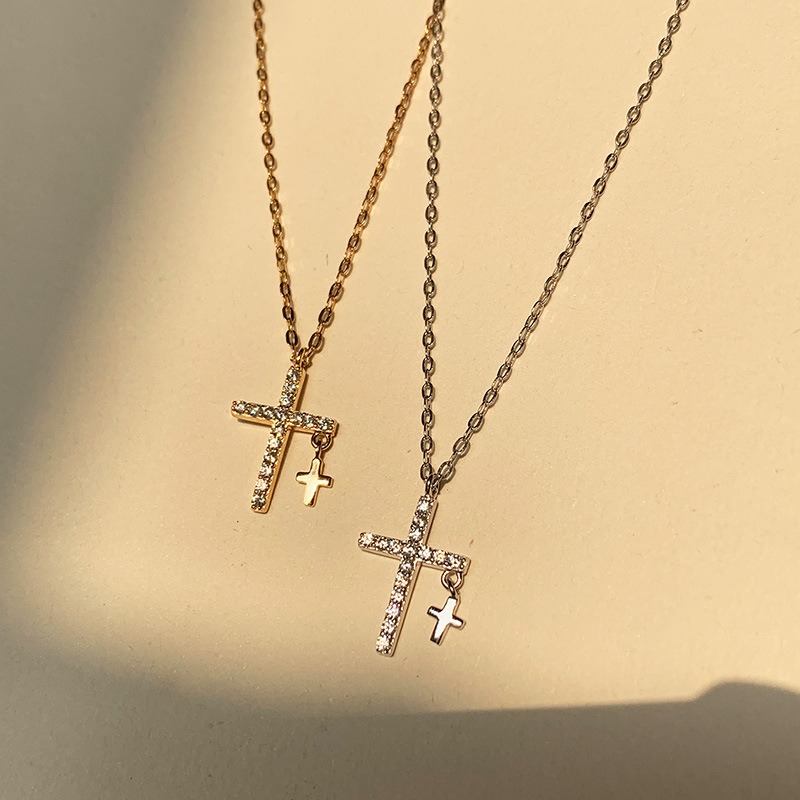 Collier double croix incrusté de zircon doré ou argenté